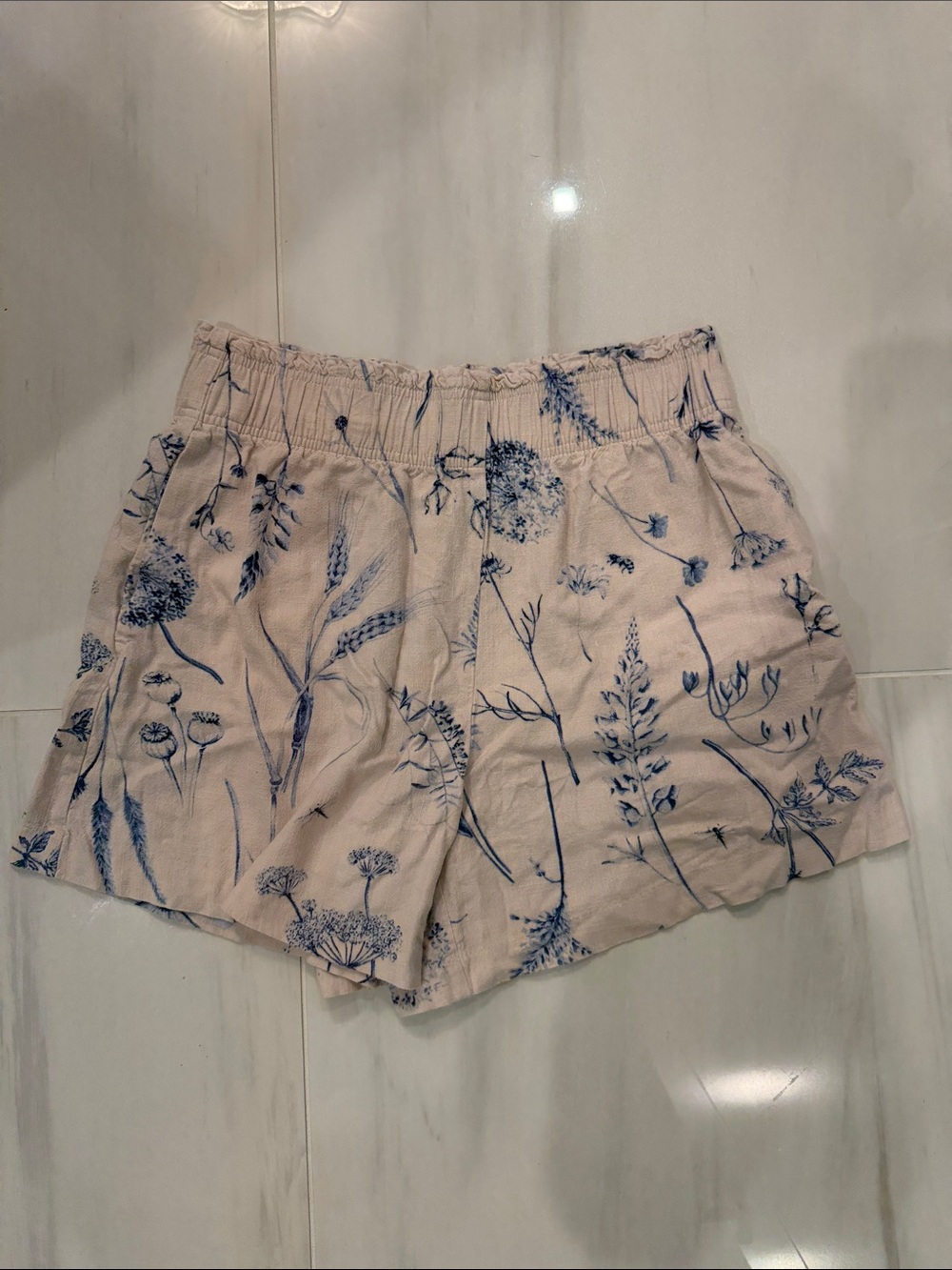 Linen Floral Print Elastic Waist Women’s Shorts - Blue on Cream